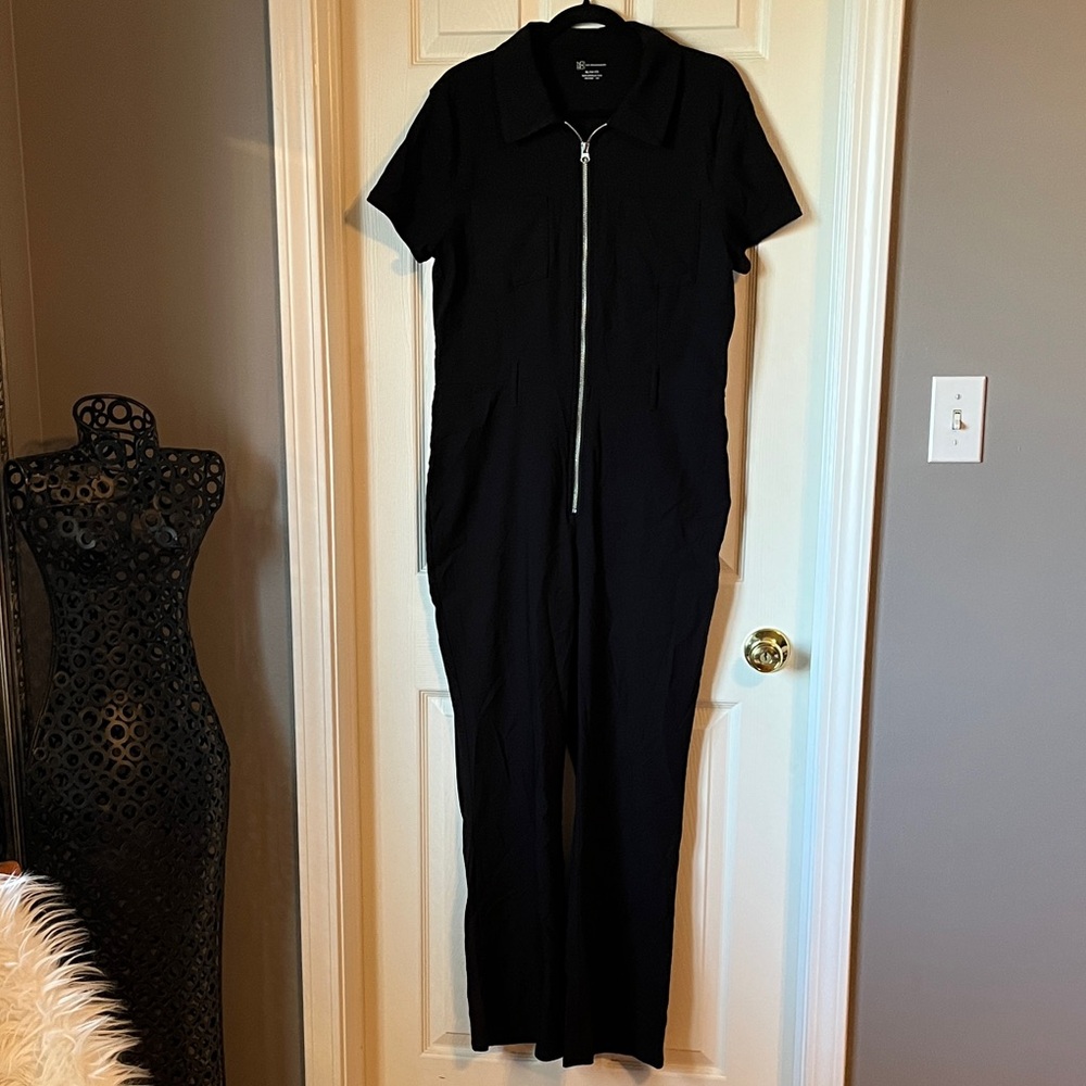 No Boundaries Black Short-Sleeve Zip-Front Jumpsuit